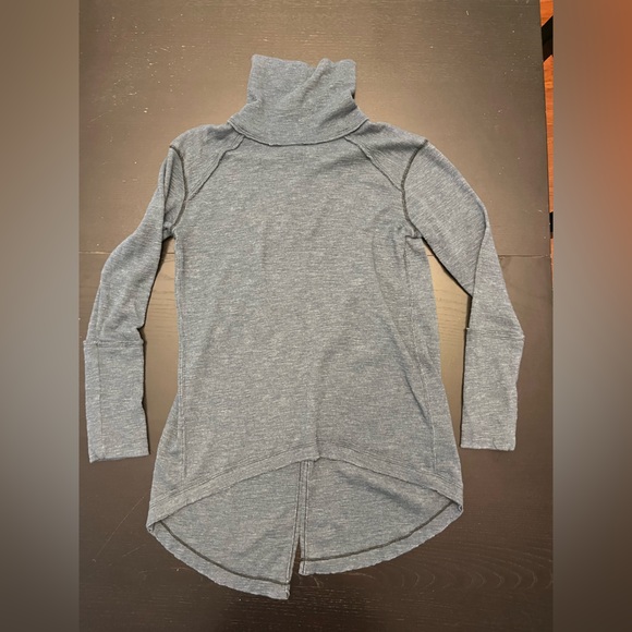 We The FREE PEOPLE Oversized Mock Neck Ribbed Sweater Open Back Detail - Medium - Picture 2 of 8